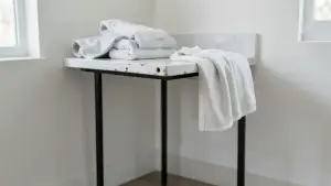 mocowanie szafki łazienkowej do ściany